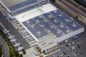 Centrale solaire en surimposition de toiture dans un centre de logistique