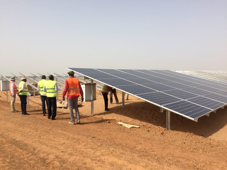 Visite de contrôle d'une centrale solaire au Senegal